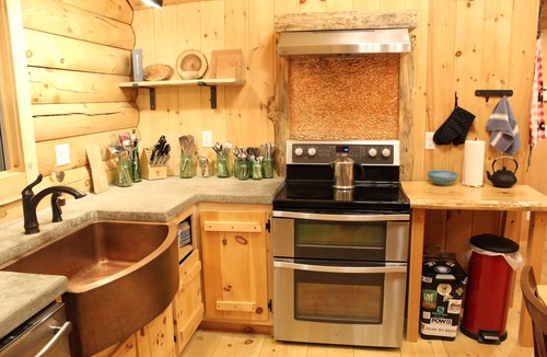Jackson Cabin | Jackson, NH Log Cabin near Storyland in White Mountains: 2Queen Bdrms+Sleep Loft