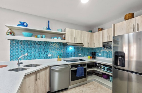 Barrio Los Faroles Condo | Jaco Beachfront Elegance at Tres Regalos Pristine Views in Lovely Jacó Beach