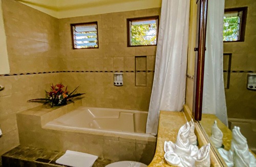 Quebrada Seca Hotel | Jaco Hotel Docelunas