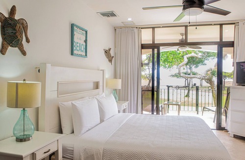 Barrio Los Faroles Condo | Jaco Walkout Beachfront-90 min SJO-sleep 6-next to Crocs-1st floor