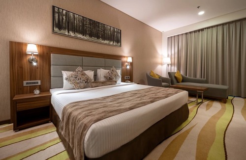 Bur Dubai Hotel | Jacob's Garden Hotel