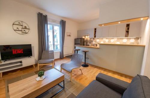 Jamin Apartment | Jacquart, Close to downtown, Free private parking
