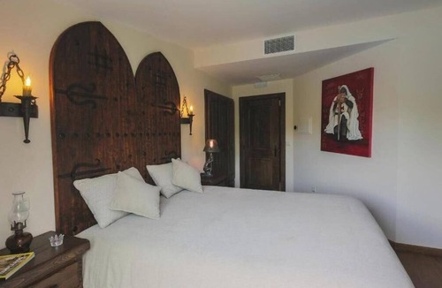 Nossa Senhora do Pranto Bed & Breakfast | Jacques de Molay Suite with balcony and river view