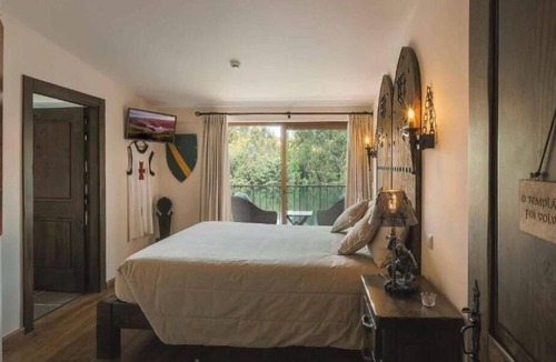 Nossa Senhora do Pranto Bed & Breakfast | Jacques de Molay Suite with balcony and river view