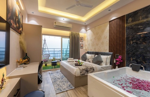 Greater Noida Apartment | Jacuzzi and Chill By Buddies Home