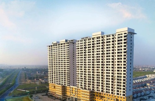 Greater Noida Apartment | Jacuzzi & Big Screen By Buddies Home