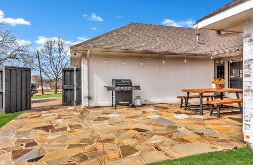 Rockwall House | Jacuzzi Lakefront Home w/Game room+play structure
