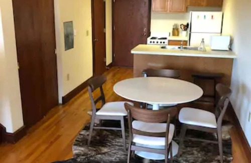 Madison Apartment | Jacuzzi Loft-1Br Extnd Stay Near Capitol!