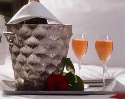 Ferolles Bed & Breakfast | Jacuzzi Massage sur rdv,Duo,reiki,californien, réflexologie plantaire, et bouteille mousseux offerte