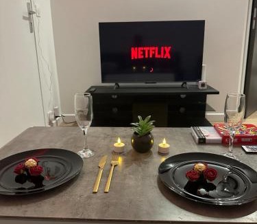 Essey-les-Nancy Apartment | Jacuzzi Privé & Cinéma - Suite Romantique