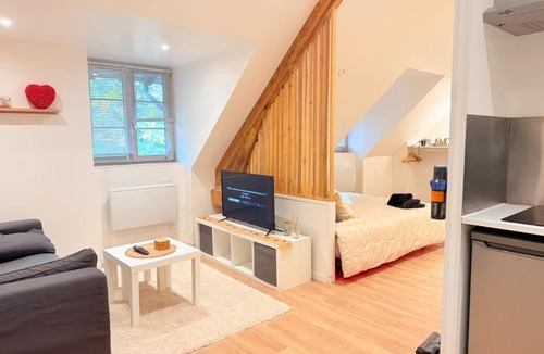 Chatel-Guyon Hotel | Jacuzzi privé - Netflix - Wi-Fi - parking gratuit
