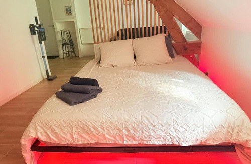 Chatel-Guyon Hotel | Jacuzzi privé - Netflix - Wi-Fi - parking gratuit