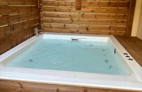 Pallini Apartment | Jacuzzi studio close to athens airport!