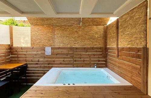 Pallini Apartment | Jacuzzi studio close to athens airport!