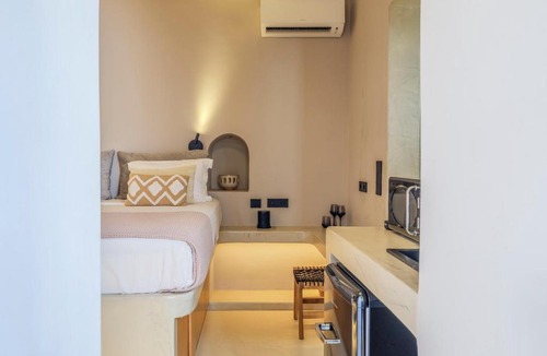 Mykonos Town Hotel | Jacuzzi Suite by Divalproperties-Mykonos