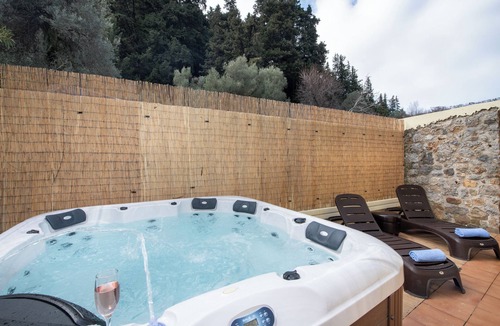 Theriso Villa | Jacuzzi Villa Nena