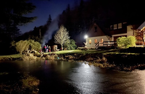 Oppach House | Jägerhaus Oppach (secluded location) forest house with lake