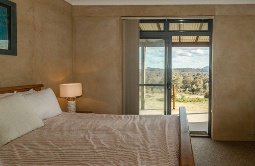 Upper Growee House | Jamaicaville - 90 Acre hilltop off-grid eco-home with awesome views