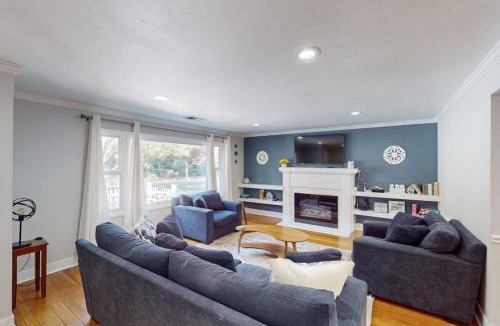 Junior College Neighborhood Association House | James House