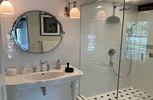 Old Saybrook Center Bed & Breakfast | James Pharmacy Bed & Breakfast