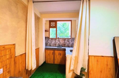 Manali Hotel | Jamming Tree