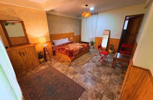 Manali Hotel | Jamming Tree