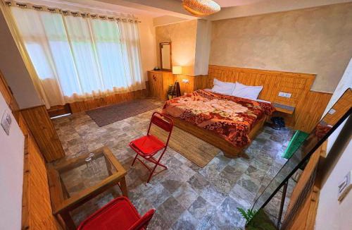 Manali Hotel | Jamming Tree