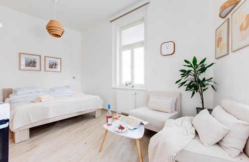 Hostivar Apartment | Jane's Cozy Corner Studio