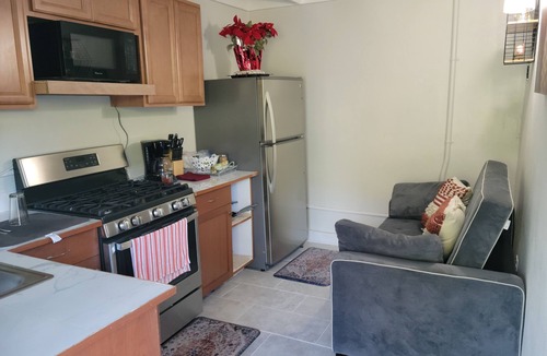 Estate Mount Pleasant West Condo | Jane's Hideaway