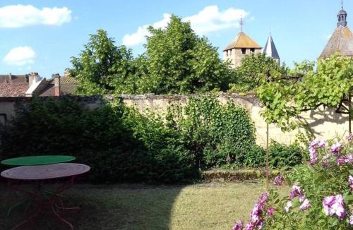 Cluny House | Jardin de Curé