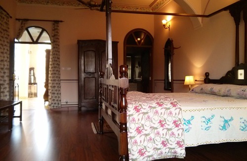 Bani Park Hotel | Jas Vilas
