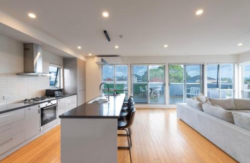 Ivanhoe Apartment | Jasandro Ivanhoe Base 17