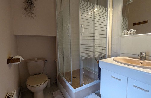 Tavers Bed & Breakfast | Jasmin Room with pool and parking in the heart of the Loire Valley
