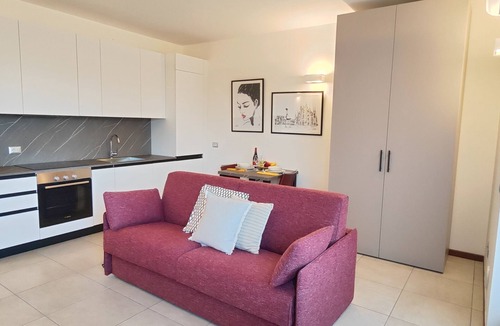 Busto Arsizio Apartment | JASMINE Malpensa Express & train to Milano