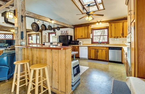 Jasper Cabin | Jasper '7 Timbers' Cabin on 10 Acres w/a Creek!