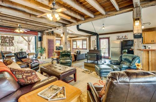 Jasper House | Jasper '7 Timbers' Cabin on 10 Acres w/a Creek!