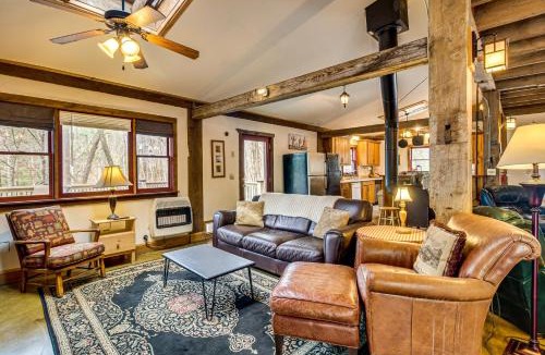 Jasper House | Jasper '7 Timbers' Cabin on 10 Acres w/a Creek!