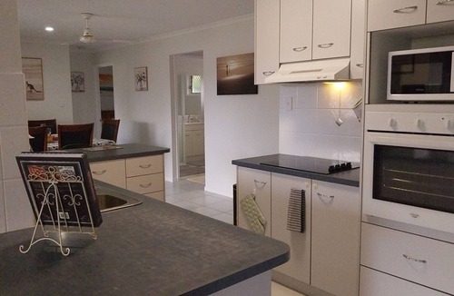 Urangan House | Jasper Retreat - Pet Friendly - Boat Parking - Superfast WiFi