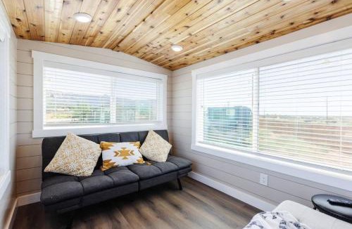 Apple Valley House | Jasper tiny home with private hottub