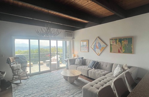 Sunapee Condo | Jaw-dropping views. Gorgeous 4-bed, FREE golf, hiking trails + the lake