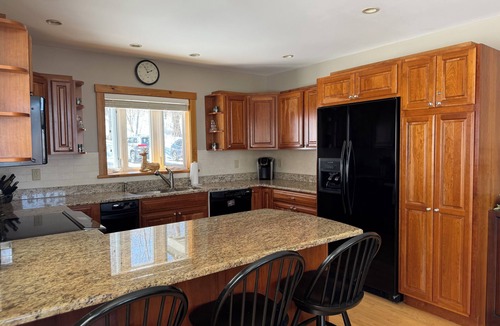 North Troy House | Jay Peak Resort - Luxury ski-In/ski-out - 5 bedroom, 4 bath end unit townhouse