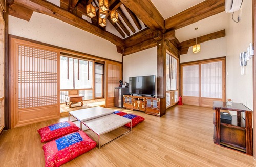 Songsan-dong Hotel | Jeju Hanok Hotel Hallagung
