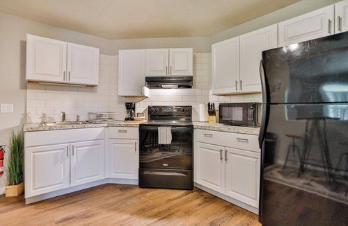 Weston Apartment | Jelinek Hideaway Unit 7 - Modern 1BR Apartment