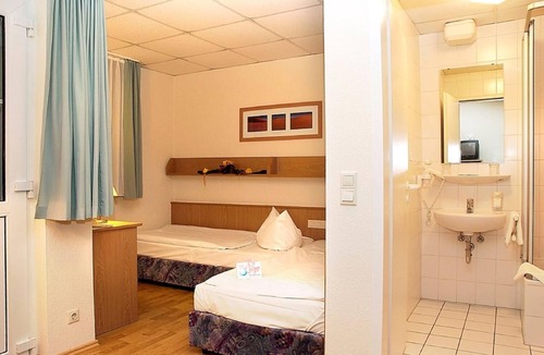 Goschwitz Hotel | Jembo Park