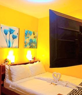 Madrid Apartment | Jenessa's Bungalow , Studio Type near Lanuza Surf Bay