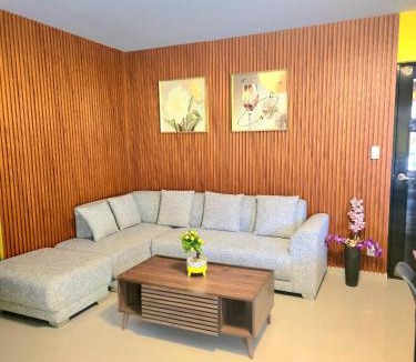 Madrid Apartment | Jenessa's Executive Suite 90 sqm near Lanuza Surf Bay