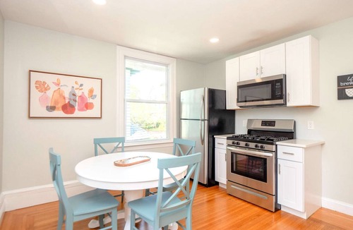 College Hill Apartment | Jennifer's Cozy Apt Near Brown w/In Unit Laundry
