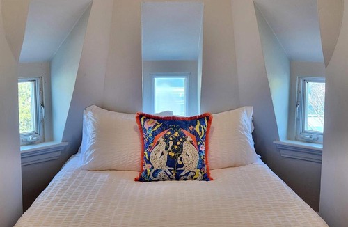College Hill Apartment | Jennifer's Cozy Tower Lookout 3BR Brown U Views