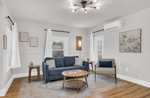 Federal Hill Apartment | Jennifer's Modern & Comfy Broadway Walkable Stay