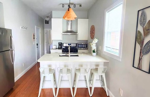 Federal Hill Apartment | Jennifer's Modern Federal Hill Apt w/Private Deck